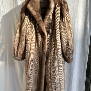 Elegant Beige Natural Mink Fur Coat. Unique herringbone style. Size Small
